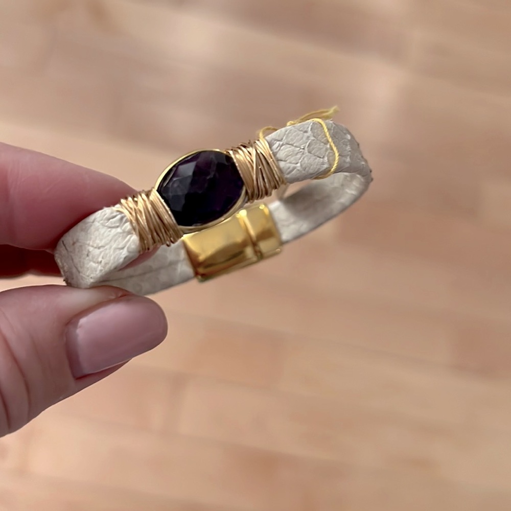 Bracelet Handmade Beige Natural Snake Amethyst Stone Gold wire Magnetic clap